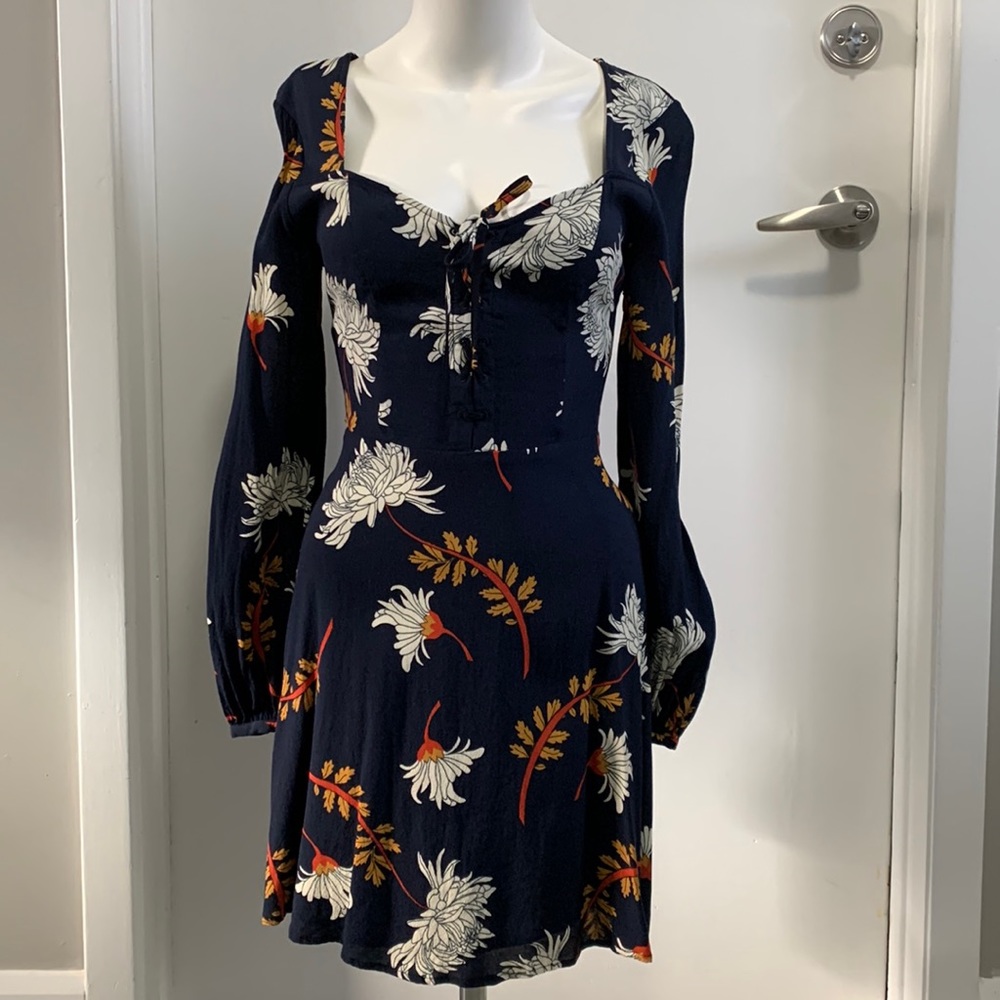 CUPCAKE AND CASHMERE long sleeve short dress